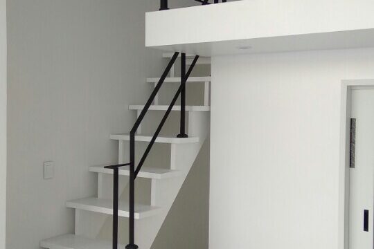 화이트계단및평철난간