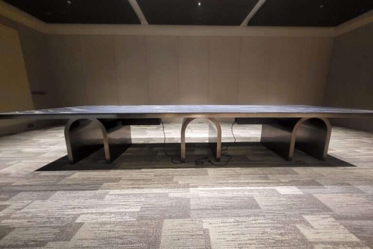 스튜디오하부라운드대형금속골드테이블