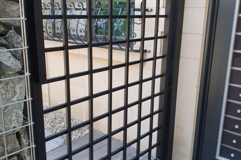 단조창살소형대문