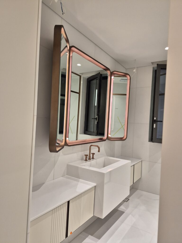 SJ금속 고급 화장실 거울 집기 제작